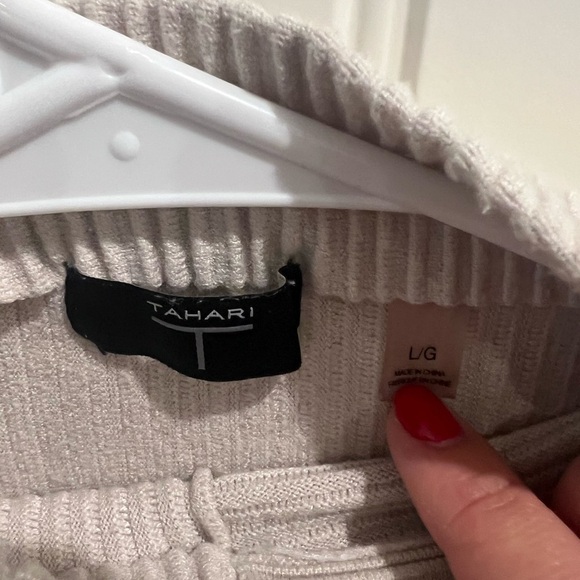 Tahari large Light Beige Ribbed Knit Sweater - Picture 2 of 6